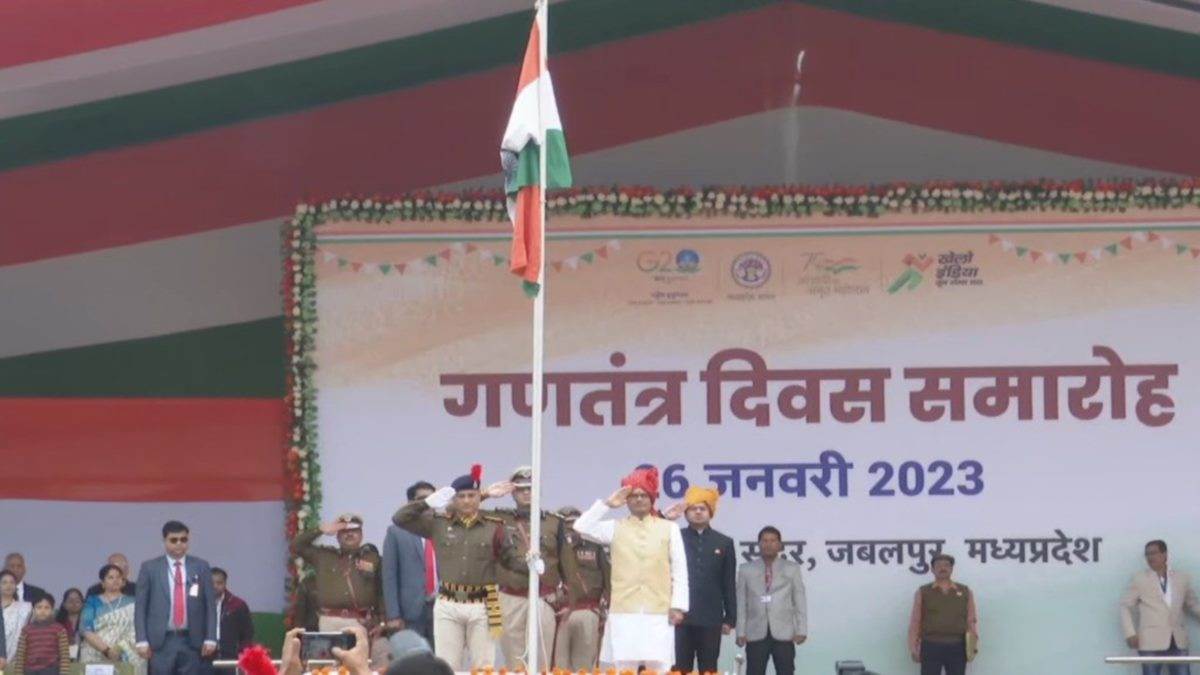 राज्यपाल ने भोपाल में और सीएम शिवराज ने जबलपुर में किया ध्वजारोहण