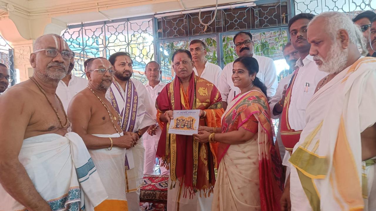 मुख्यमंत्री साय ने तेलंगाना के भद्राचलम में श्री सीतारामचंद्र स्वामी मंदिर में की पूजा-अर्चना