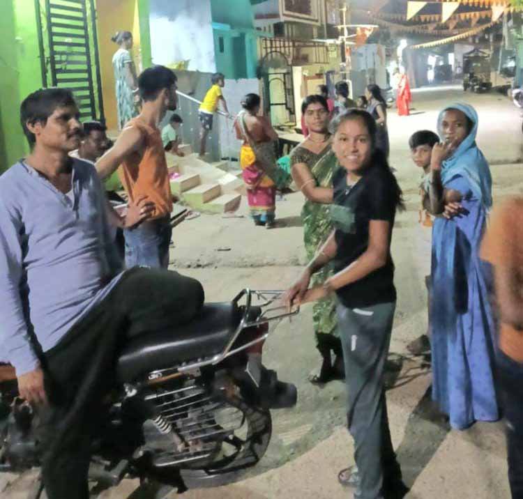 जगदलपुर में धमाके की आवाज के साथ भूकंप के हल्के झटके से घरों से बाहर निकले लोग