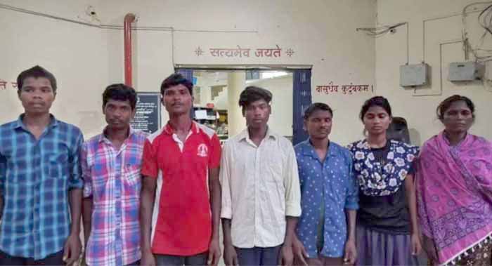 चोखनपाल के जंगल से विस्फोट सामग्री के साथ 7 नक्सली गिरफ्तार