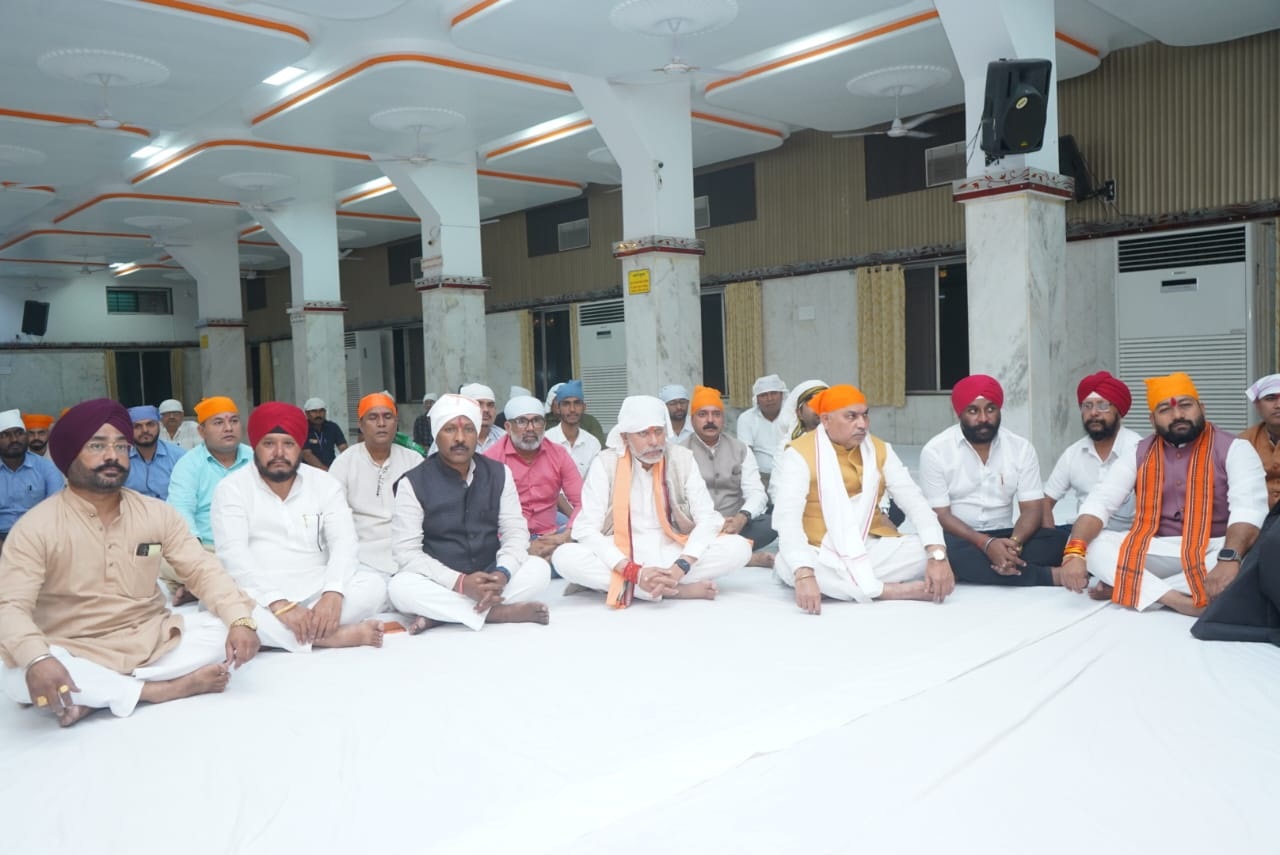 गुरुनानक देवजी के प्रकाश पर्व पर बही गुरुवाणी की रसधार