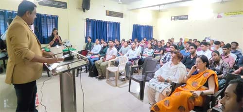 सरकारी नौकरी हैं क्यों सर्वोत्तम, महंत कॉलेज में संगोष्ठी