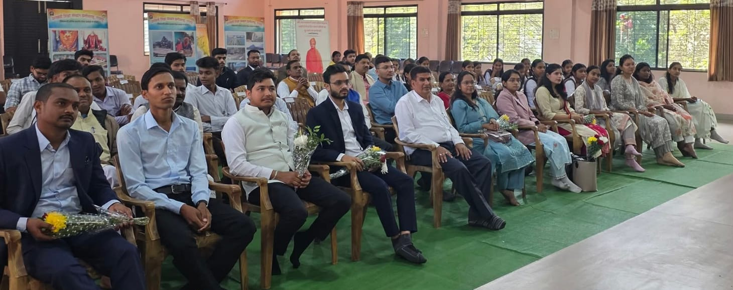 लोकसेवा आयोग में चयनित विद्याभारती संस्थान के पूर्व छात्रों का हुआ सम्मान