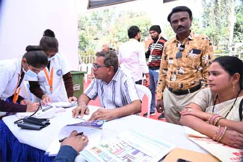 मेगा हेल्थ कैंप में पहले ही दिन उमड़ा मरीजों का सैलाब, 2200 शुगर और 2500 बीपी मरीजों की जांच