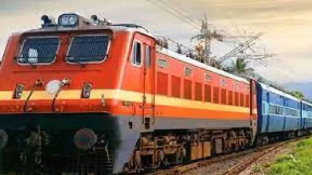 रेलवे ने दो साप्ताहिक स्पेशल ट्रेनों के परिचालन में विस्तार किया