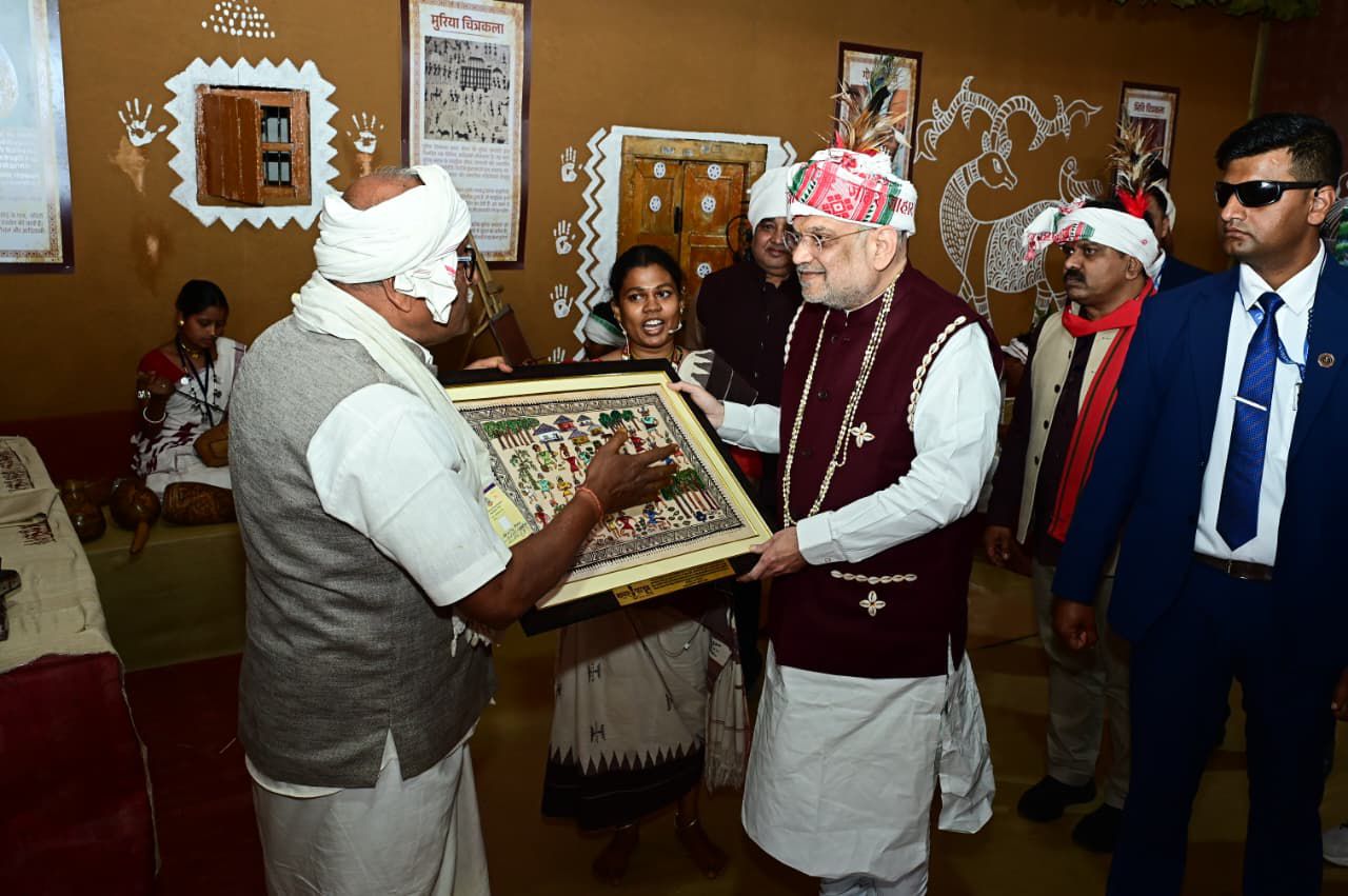 Amit Shah witnessed the splendor of Bastar's tribal heritage and boosted enthusiasm by meeting the winning parties.