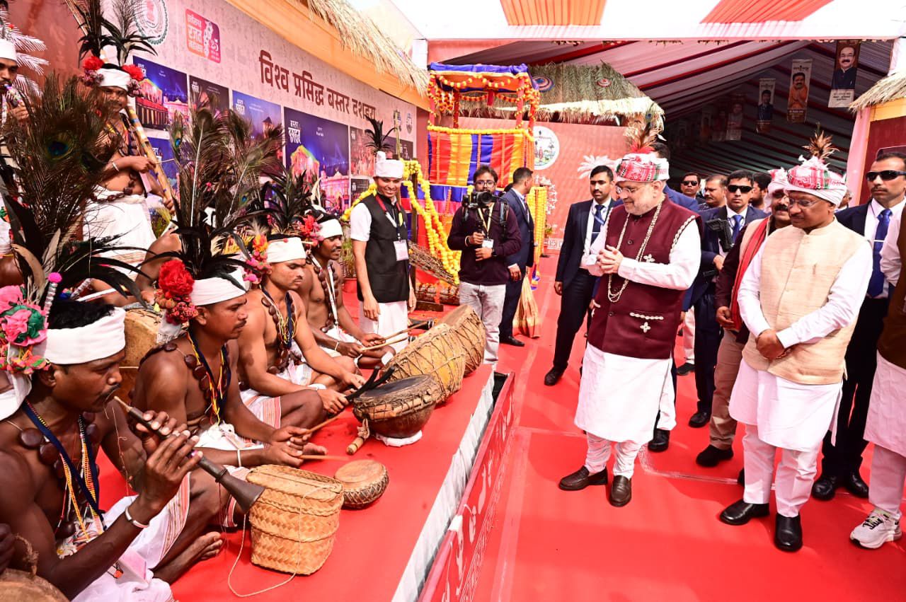 Amit Shah witnessed the splendor of Bastar's tribal heritage and boosted enthusiasm by meeting the winning parties.