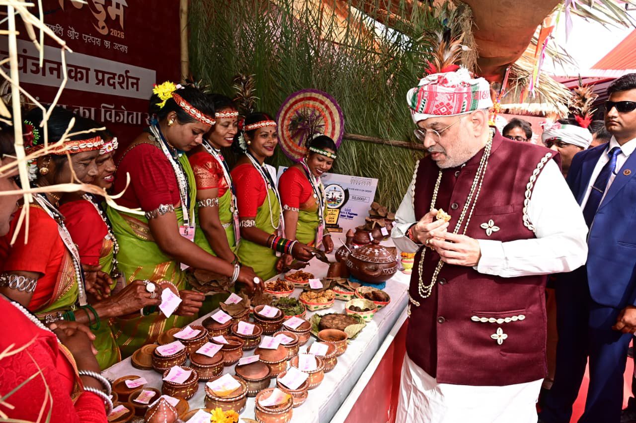 Amit Shah witnessed the splendor of Bastar's tribal heritage and boosted enthusiasm by meeting the winning parties.