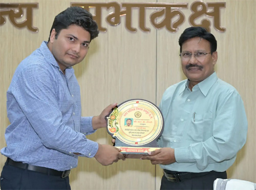 निगम के तीन अफसर सेवानिवृत्त,निगम आयुक्त ने किया सम्मानित