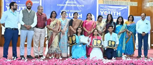 विकसित भारत युवा संसद में बिलासपुर की आरती प्रथम, गरियाबंद की हर्षिता द्वितीय और दुर्ग के दीपांशु तृतीय