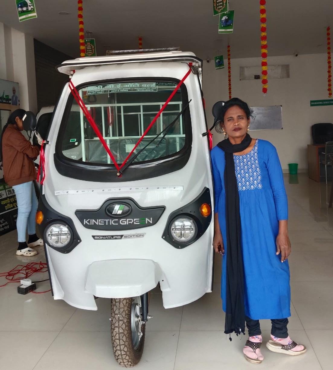 दिव्यांगता भी नहीं रोक सकी सायरा बनो का हौसला, ई-रिक्शा चलाकर बनीं आत्मनिर्भरता की मिसाल