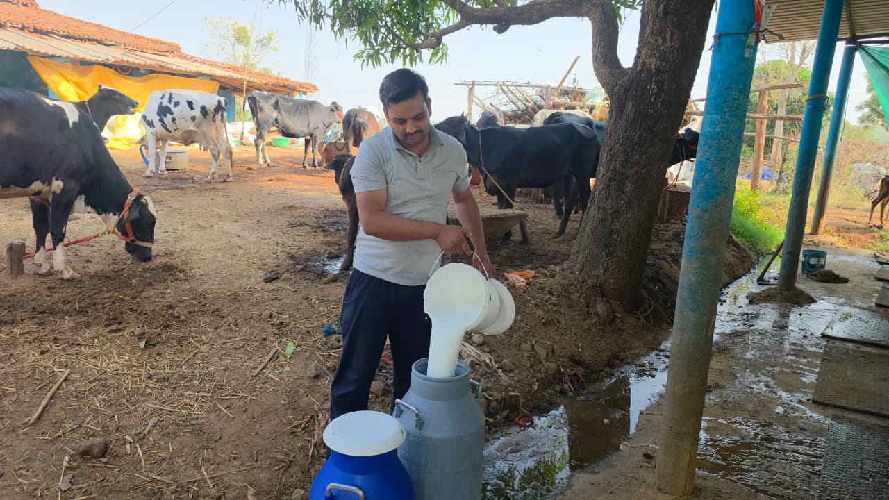 राजनाथ बने आधुनिक पशुपालन से आत्मनिर्भरता की मिसाल