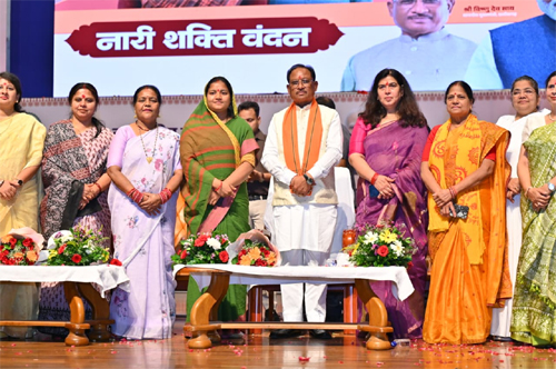 नारी शक्ति महासम्मेलन सम्पन्न में सीएम साय बोले नरेंद्र मोदी ने 12 वर्षों में महिलाओं का सम्मान बढ़ाने का किया है काम 