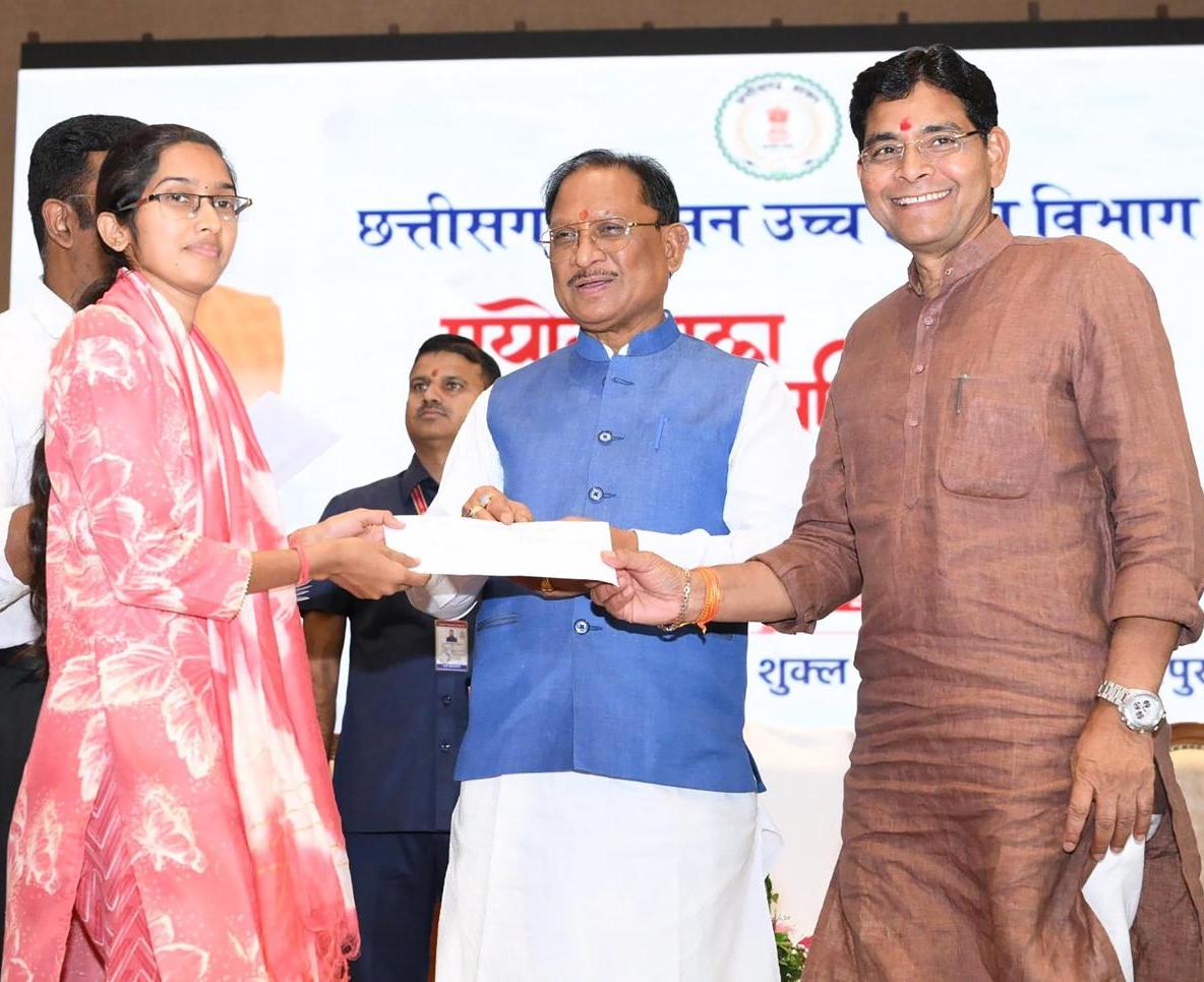 युवाओं के उज्ज्वल भविष्य के लिए सरकार पूर्णतः प्रतिबद्ध : मुख्यमंत्री विष्णु देव साय