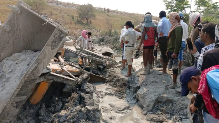 एक और औद्योगिक हादसा..राखड़ डेम का एक हिस्सा फूटा,जेसीबी ऑपरेटर की मलबे में दबकर मौत 