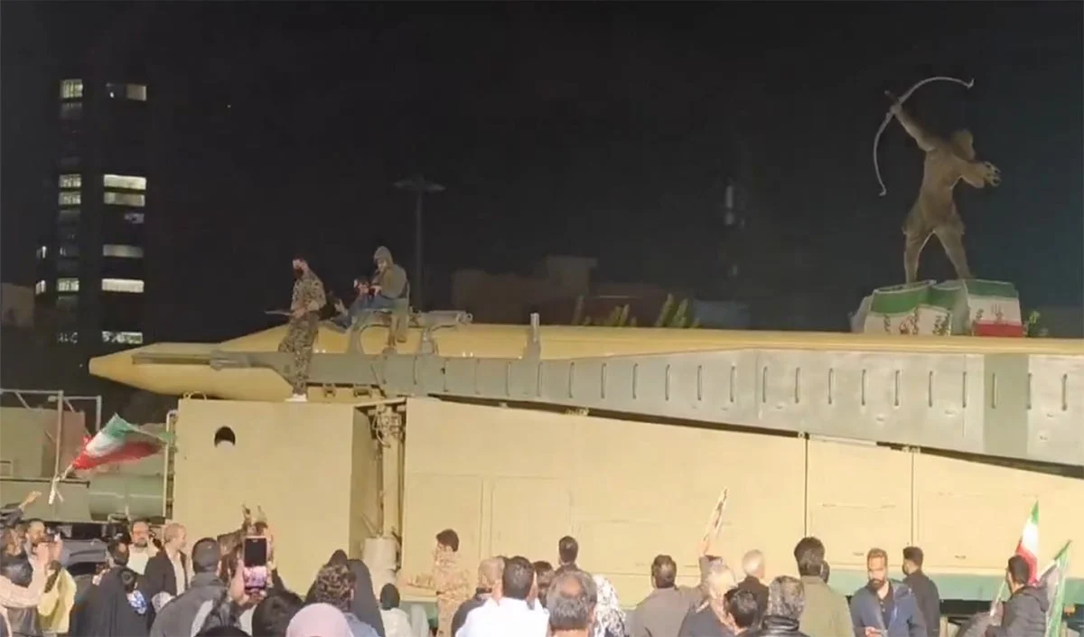 सीजफायर की हकीकत..ट्रम्प बोले- ईरान कंगाल हो रहा,उधर ईरानी सैन्य बल का सड़कों पर प्रदर्शन 