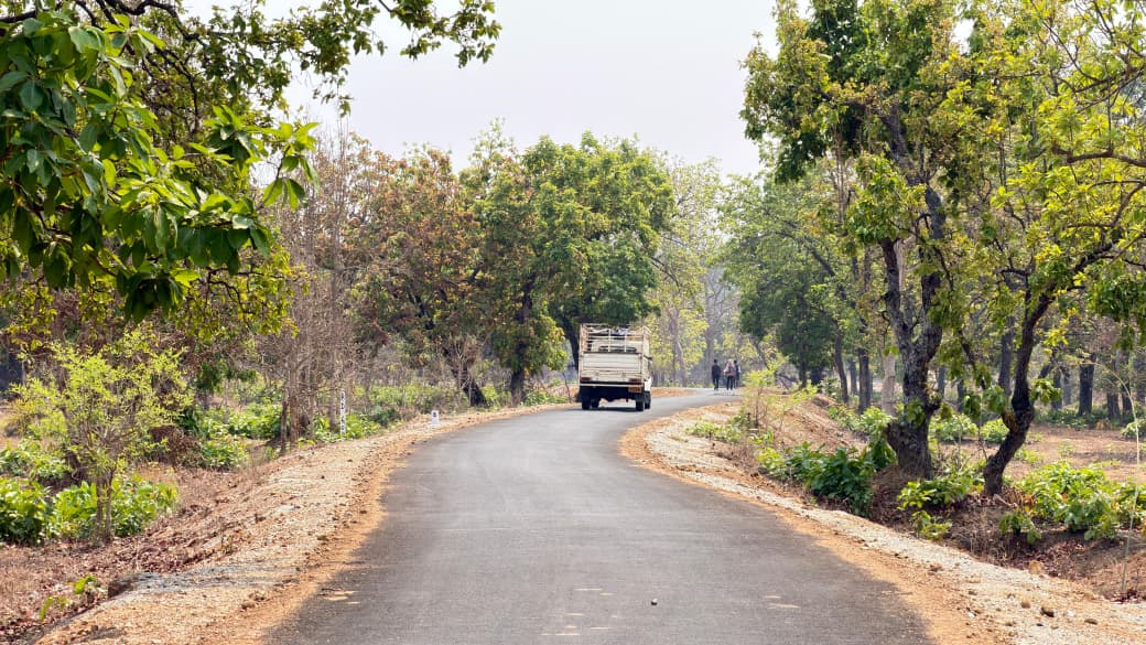 पोलमपल्ली से अरलमपल्ली सड़क बनने से खुश है ग्रामीण,,नक्सल गढ़ में विकास की नई जीत 
