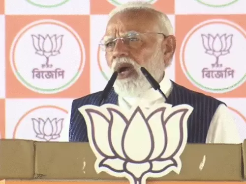 बंगाल में मोदी बोले- टीएमसी का दीया बुझने वाला,बुझता दीया फडफ़ड़ाता है 