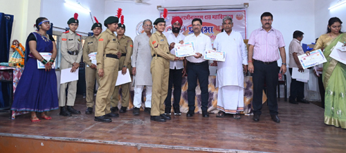 महंत कालेज के पुरस्कार वितरण समारोह में कुलपति डॉ. शुक्ल ने कहा हमारी शिक्षा सबसे पहले देश के लिए है 