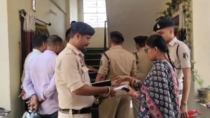  कॉन्स्टेबल की पत्नी और 9 साल के बेटे की हत्या 