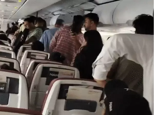 दिल्ली-इंदौर एअर इंडिया फ्लाइट में तकनीकी खराबी, उड़ान कैंसिल 