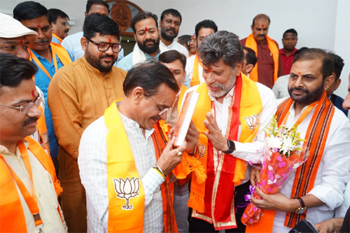 मध्यप्रदेश भाजपा के पूर्व प्रदेश अध्यक्ष व सांसद बी.डी. शर्मा पहुंचे कुशाभाऊ परिसर 