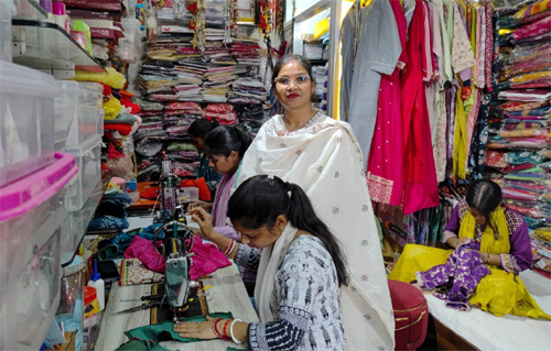 सिलफिली की मालती बनीं लखपति दीदी, अपने साथ-साथ 14 महिलाओं को दिया रोजगार