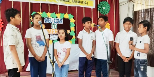 समर कैंप के समापन समारोह में बच्चों ने प्रस्तुत किए भजन- गीत