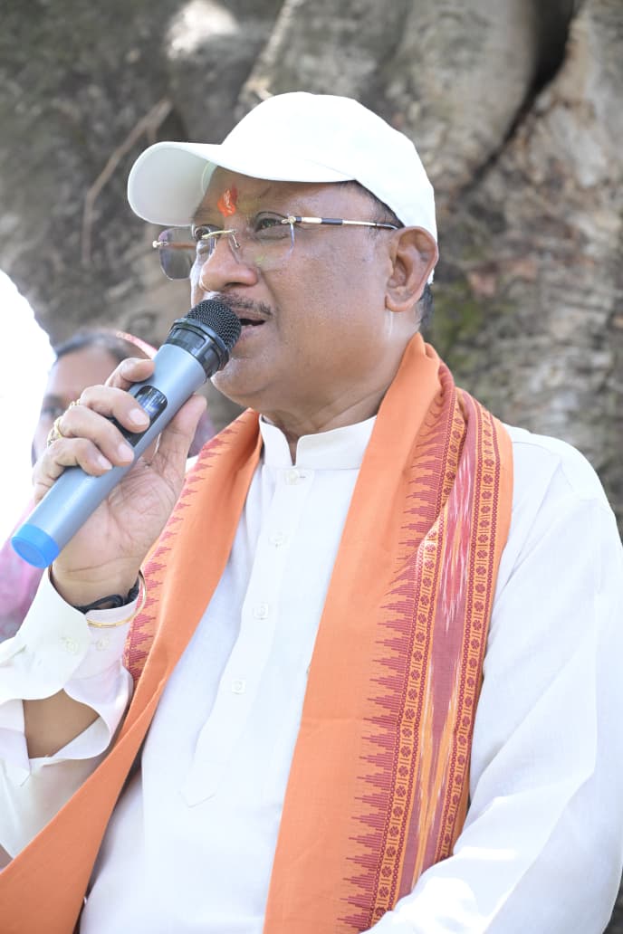 सुशासन तिहार में मुख्यमंत्री पहुंचे चंदागढ़, बरगद की छांव में सजी जनचौपाल