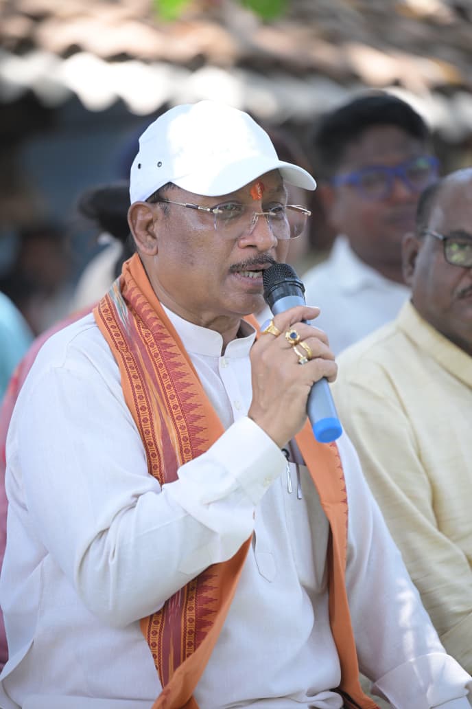 सुशासन तिहार में मुख्यमंत्री पहुंचे चंदागढ़, बरगद की छांव में सजी जनचौपाल