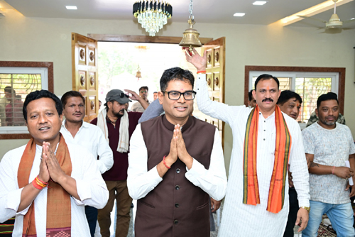 राधा कृष्ण मंदिर में वित्त मंत्री चौधरी व स्वास्थ्य मंत्री जायसवाल ने की पूजा-अर्चना