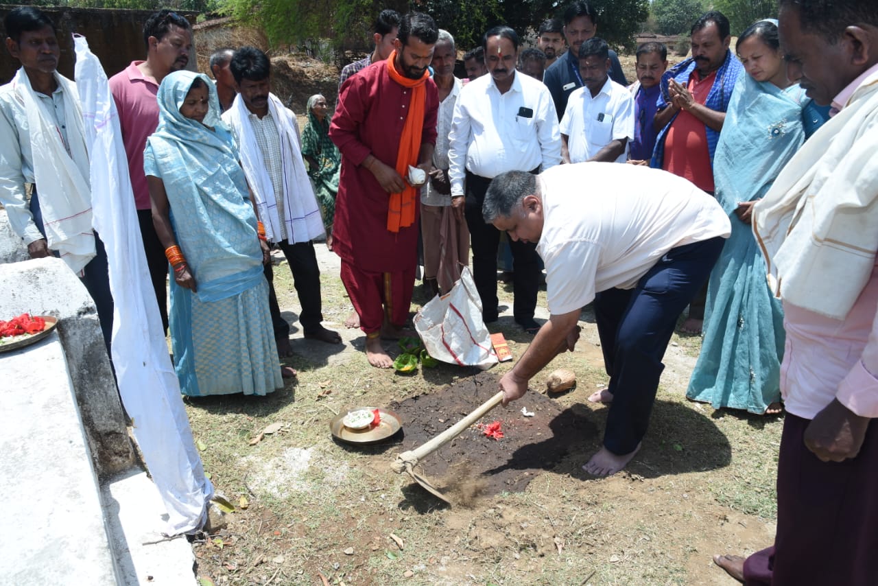 मंत्री राजेश अग्रवाल ने किया शिव मंदिर जीर्णोद्धार और संत कबीर मंदिर निर्माण का भूमिपूजन