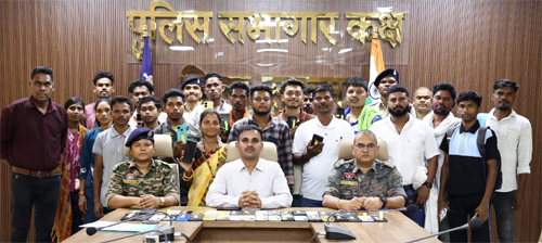 छग, ओडिशा, आंध्रप्रदेश और तेलंगाना से 8 लाख के 52 गुम मोबाइल बरामद, असली मालिकों को वापस