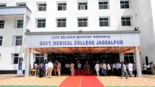 सड़क हादसे में गंभीर रूप से घायल एमबीबीएस प्रथम वर्ष के छात्र की हुई मौत 