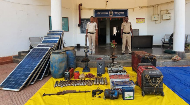 बीजापुर से नक्सलियों द्वारा छुपाकर रखे नक्सली डंप बरामद 