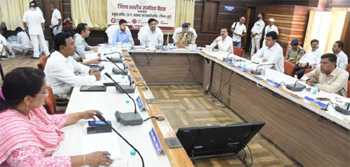 अधिकारी-कर्मचारी अनुशासित और संकल्पित होकर विकसित छत्तीसगढ़ के लिए करें काम: प्रभारी सचिव बोरा