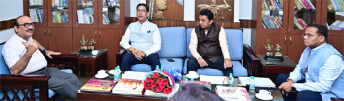 भारत सरकार भूमि संसाधन विभाग के सचिव ने मुख्य सचिव से की सौजन्य भेंट
