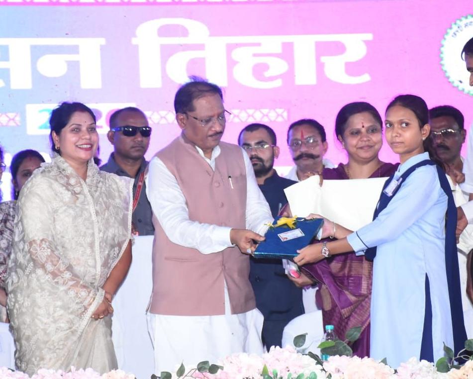 ग्रामीण अंचल की बेटी बनी प्रेरणा: मुख्यमंत्री विष्णुदेव साय ने सराहा उत्कृष्ट प्रदर्शन