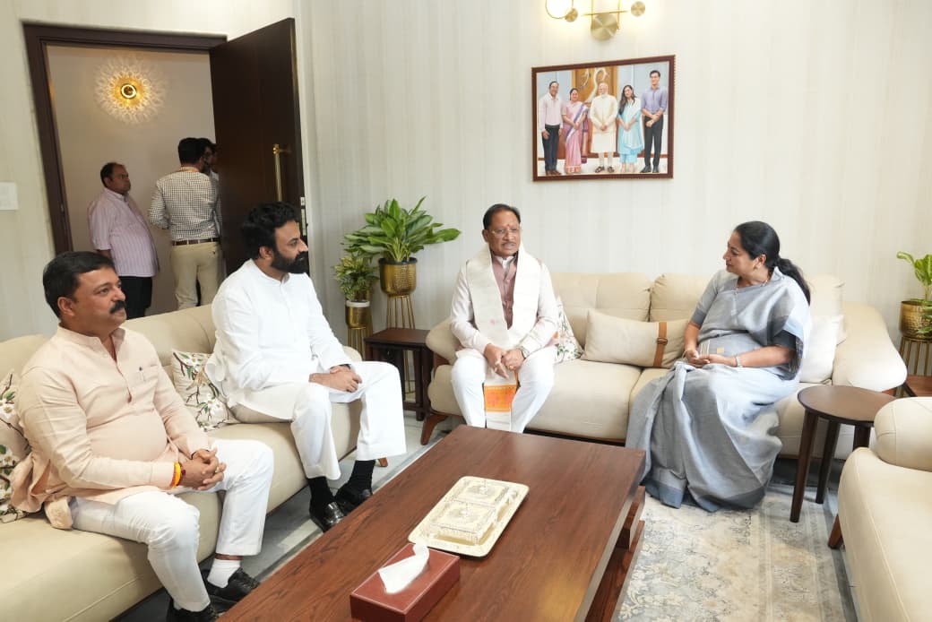 नई दिल्ली में मुख्यमंत्री साय ने दिल्ली की मुख्यमंत्री रेखा गुप्ता से की सौजन्य भेंट