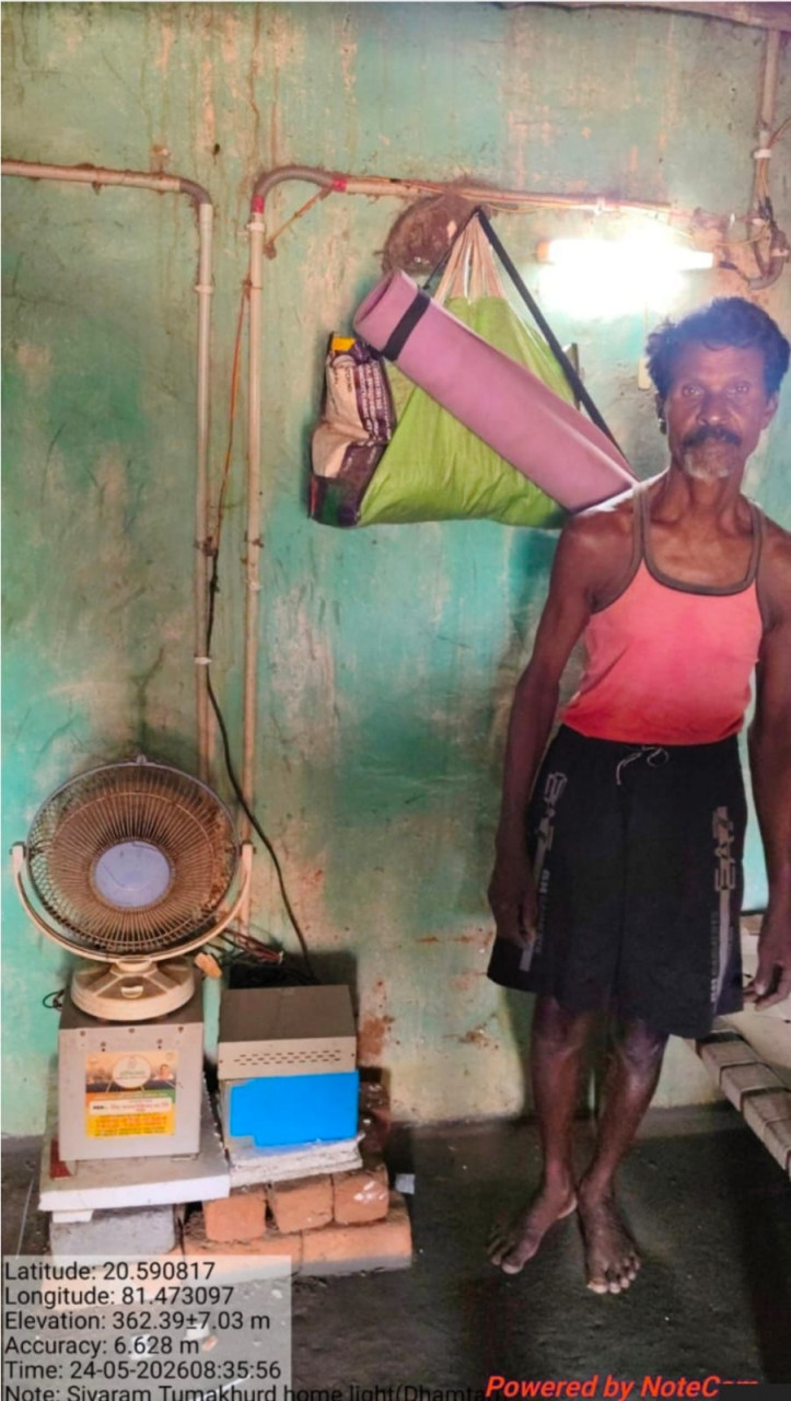 मिट्टी के दीयों और पेपर कप फोन से जगमगाई सीख की दुनिया