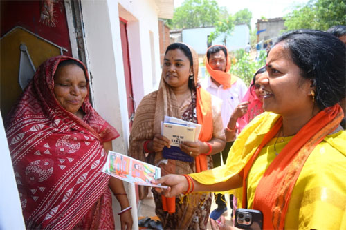 शिवनंदनपुर नगर पंचायत चुनाव : मंत्री राजवाड़े ने किया जनसंपर्क, भाजपा प्रत्याशियों के लिए मांगा समर्थन