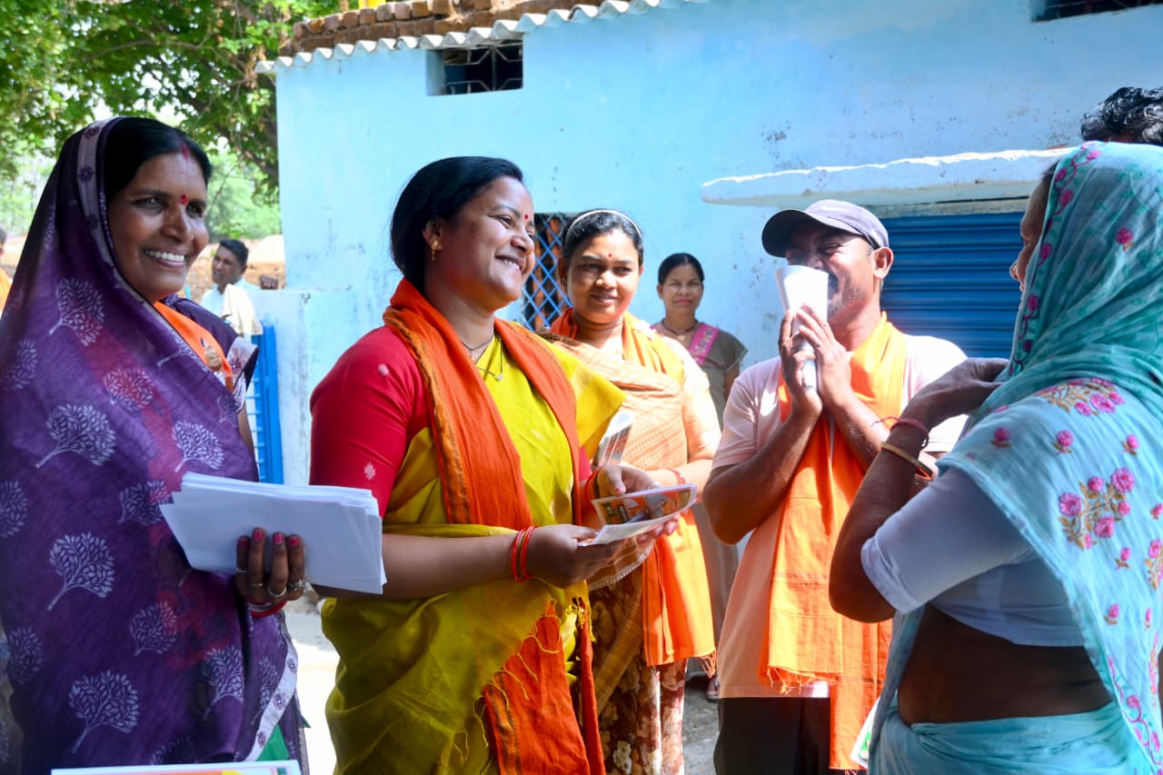 शिवनंदनपुर नगर पंचायत चुनाव : मंत्री राजवाड़े ने किया जनसंपर्क, भाजपा प्रत्याशियों के लिए मांगा समर्थन