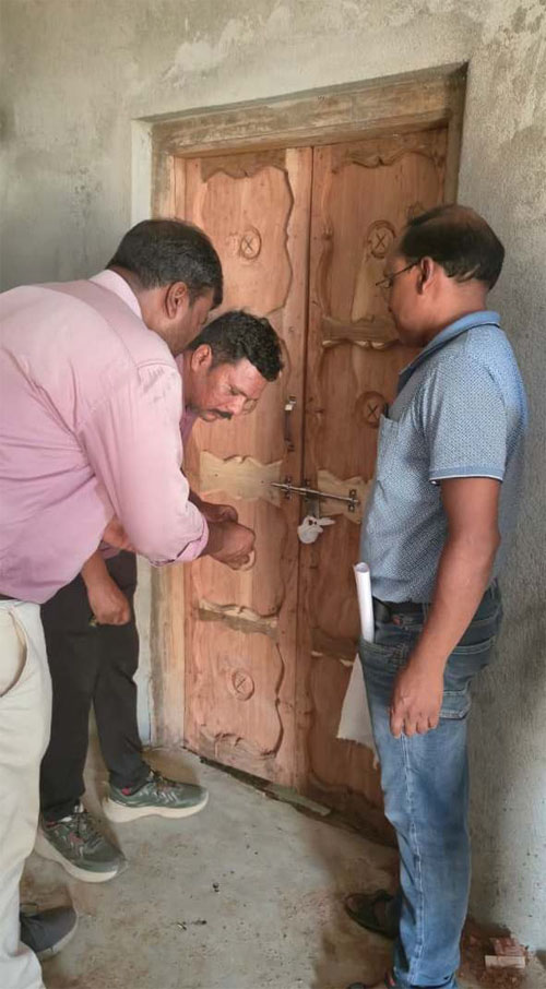 डीएपी के नाम पर किसानों से ठगी की कोशिश नाकाम, खारीबहार में 17.1 टन अवैध उर्वरक जब्त, 342 बोरी सील कर जांच शुरू