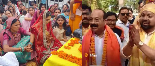 विधायक दीपेश ने की सामूहिक विवाह में शादी, ई-रिक्शा से पहुंचे सभी दूल्हे, बैलगाड़ी से निकली बारात