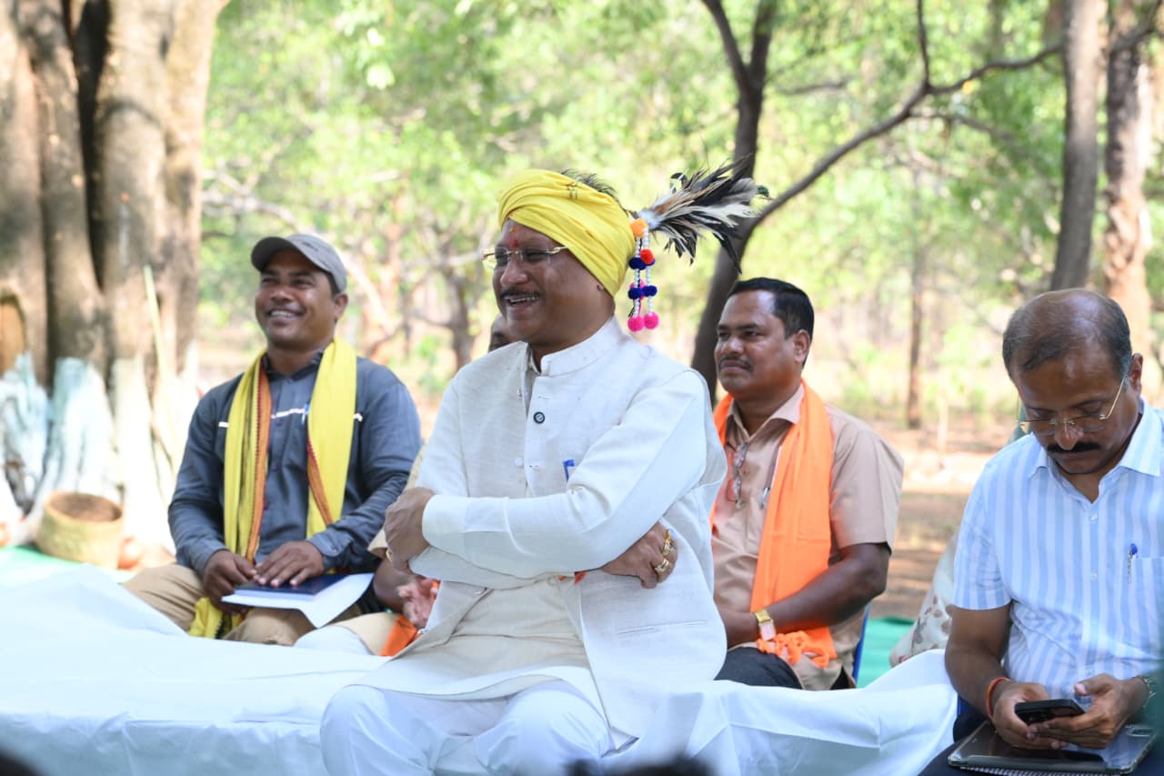 सुशासन तिहार के तहत मुख्यमंत्री  विष्णु देव साय पहुँचे अबूझमाड़ के गारपा, जन चौपाल में ग्रामीणों से किया सीधा संवाद