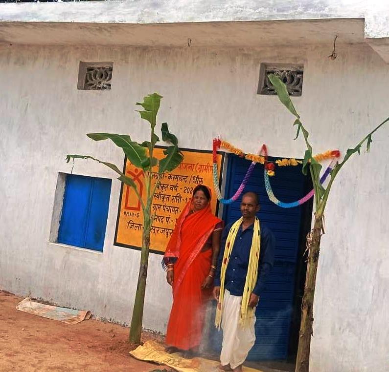 हाथियों के साये से सुरक्षित भविष्य तक : प्रधानमंत्री आवास योजना ने करमचन्द्र के परिवार को दिया नया जीवन