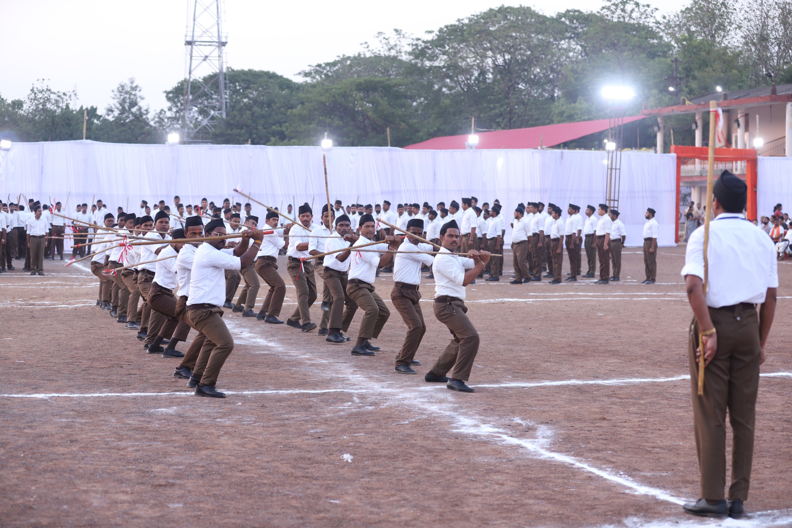 शहीद कर्नल विप्लव त्रिपाठी स्टेडियम में संघ के तरुण व्यवसायी वर्ग का समापन