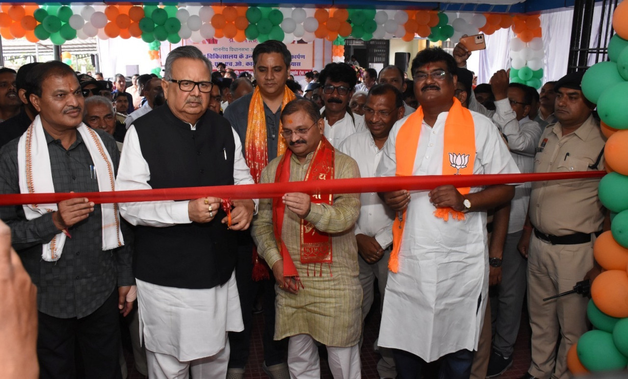 राजनांदगांव जिला चिकित्सालय प्रदेश में उत्कृष्ट स्वास्थ्य सुविधाएं उपलब्ध कराने की दिशा में अग्रणी - डॉ. सिंह