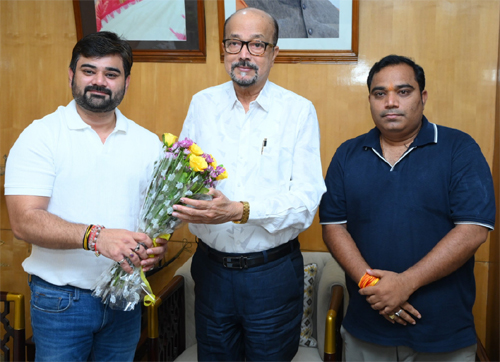 राज्यपाल डेका से छत्तीसगढ़ कायाकिंग-कैनोइंग एसोसिएशन के पदाधिकारियों ने भेंट की