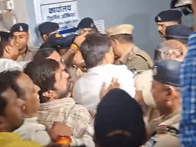 कांग्रेस प्रत्याशी मीनाक्षी नटराजन का नामांकन खारिज  